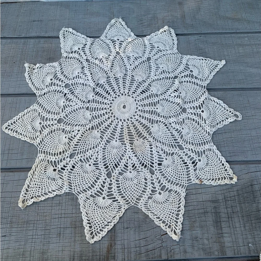 Vintage White Pineapple Crochet Lace Tablecloth Topper Starburst Large Doily 26”